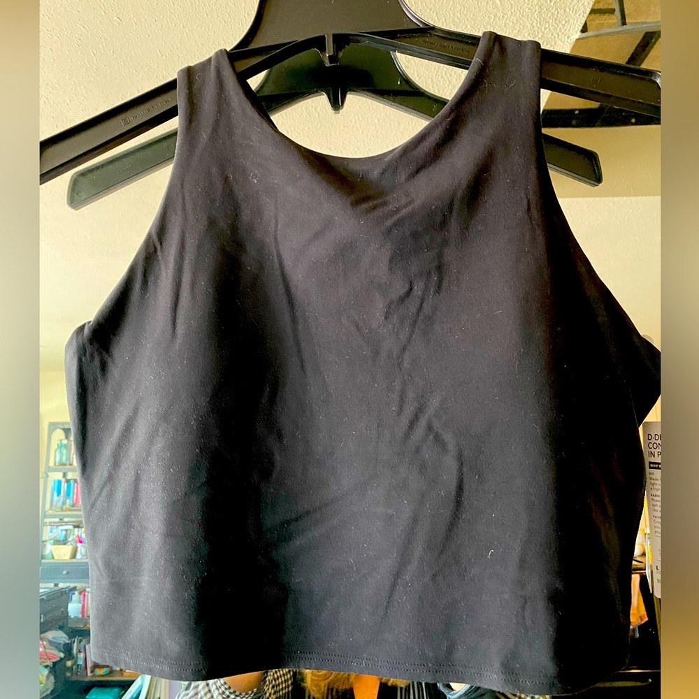 Athleta workout top with removable cups. NEW